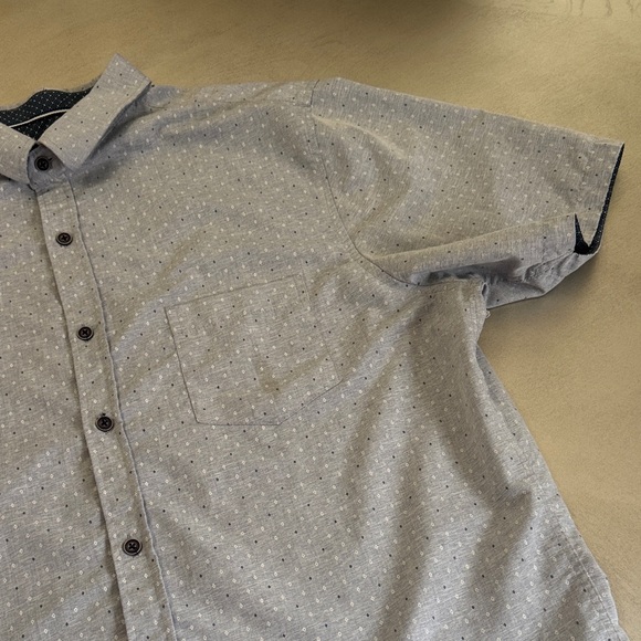 Classic Gray Button-Down Shirt for Men - Picture 5 of 9